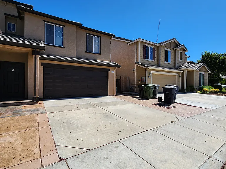 535 Centre Court Dr — Photo 3
