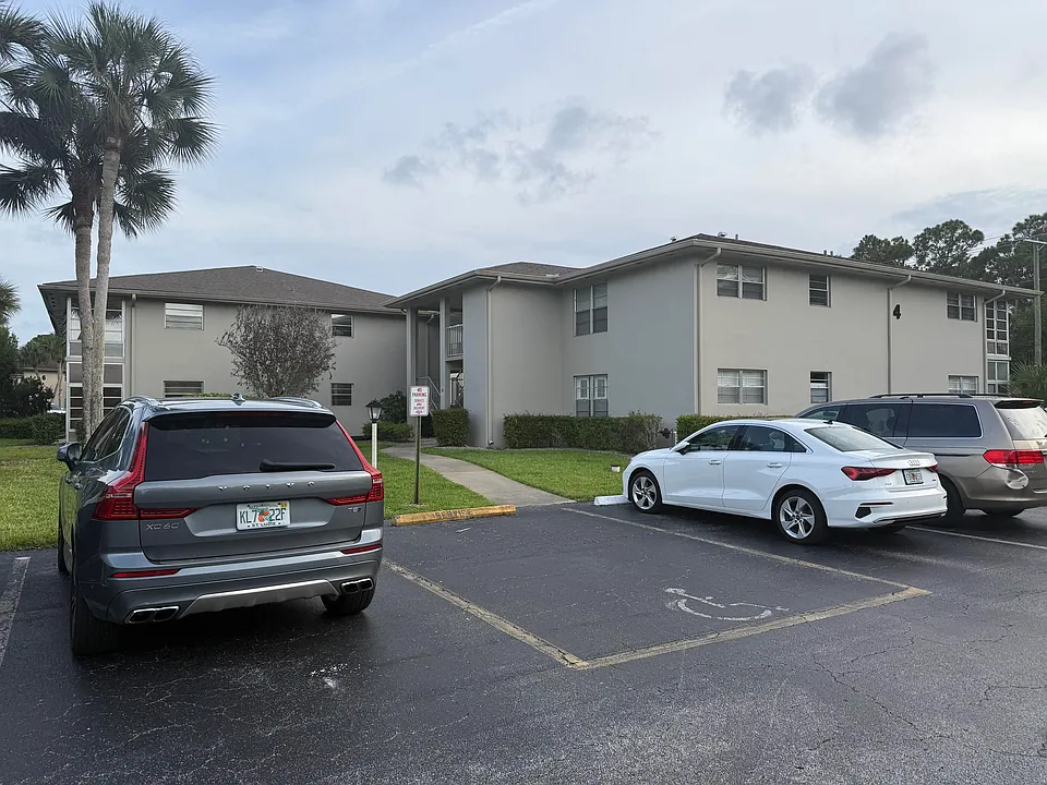 4 Lake Vista Trl #202