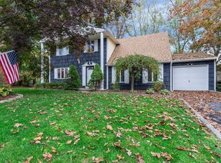 11 Cottonwood Ave, Pt Jefferson Station, NY 11776