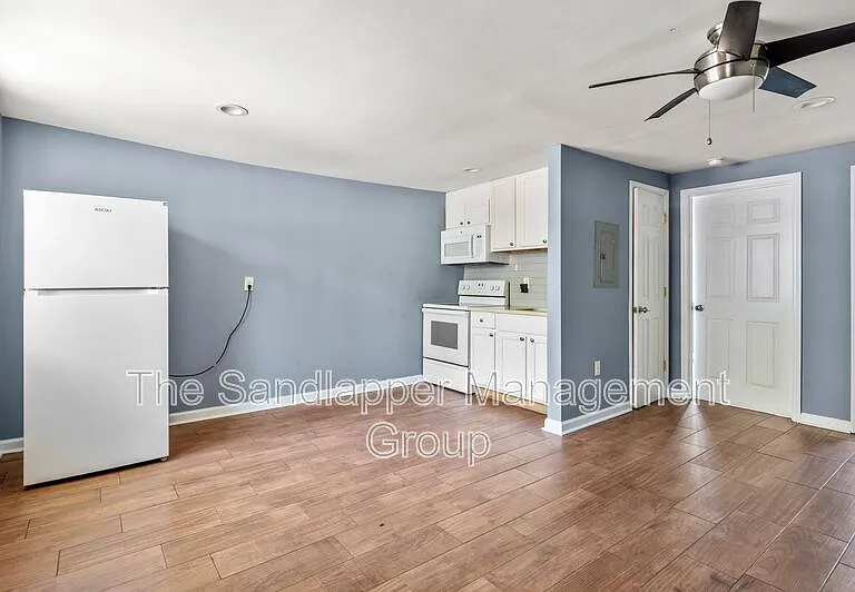 2169 Eleanor Dr #B — Photo 3