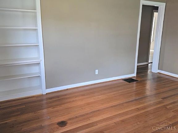 4th image of 3830 Gardner Ave