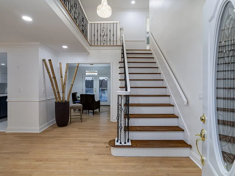 405 Park Lake Cir — Photo 7