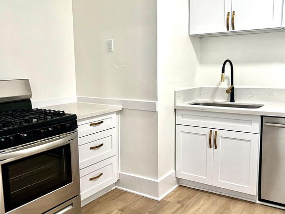 2nd image of 2303 E 7th St #7