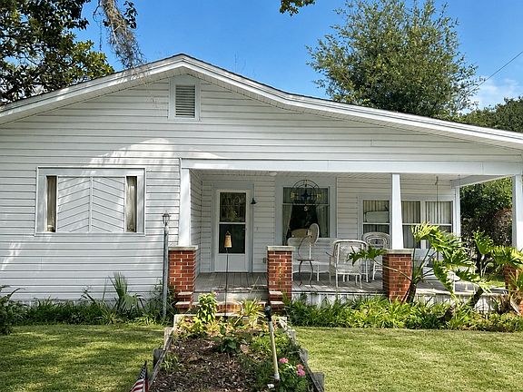 3rd image of 1955 Sycamore Ln