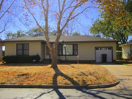 1st image of 304 Bluebonnet Dr