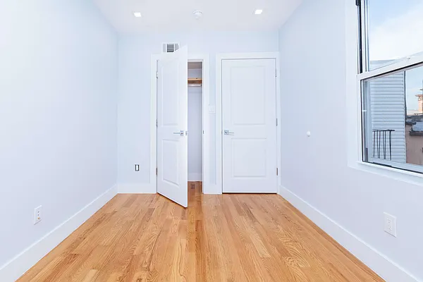 Rented by Nooklyn NYC LLC | media 25