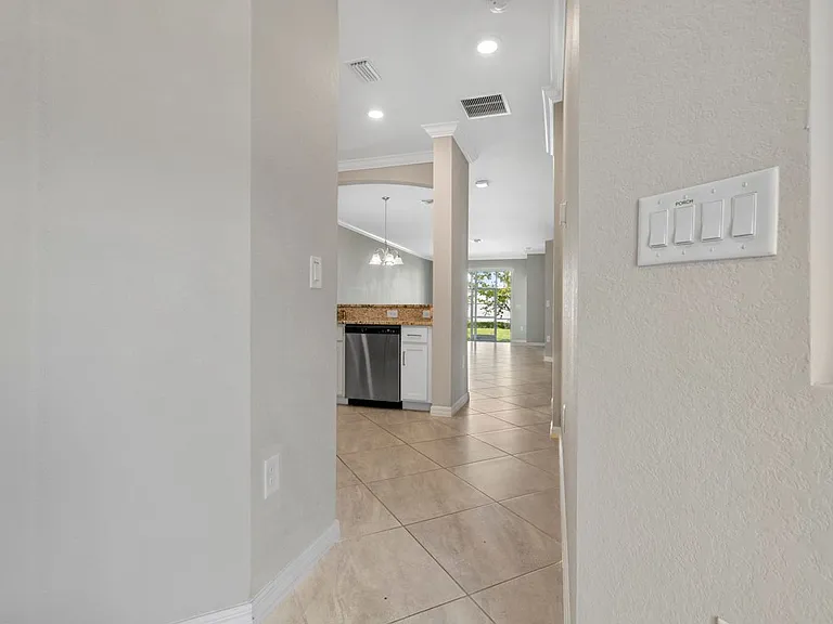 4264 Lemongrass Dr — Photo 2