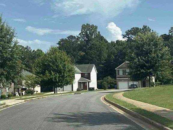 Exterior Neighborhood (street photo)