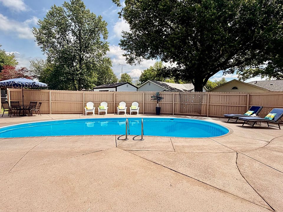 1st image of 545 Meadowbrook Ln