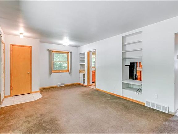 4th image of 201 Henes Park Dr