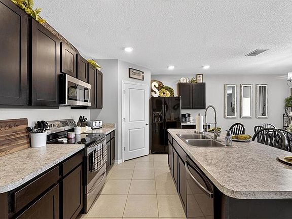 3rd image of 3246 S Northview Rd