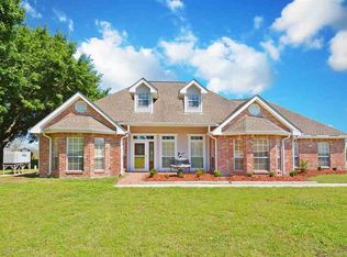 698 N Service Rd, Raceland, LA 70394