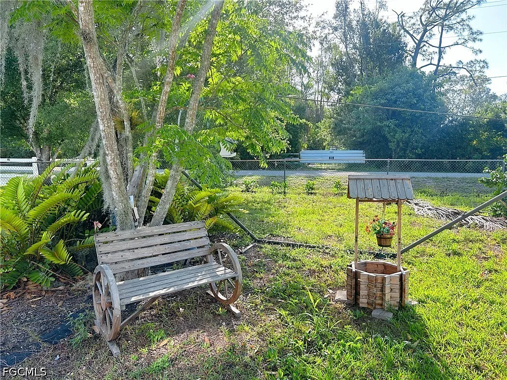 3 bed, 2.0 bath, 1951 sqft, $2,400 — Photo 4