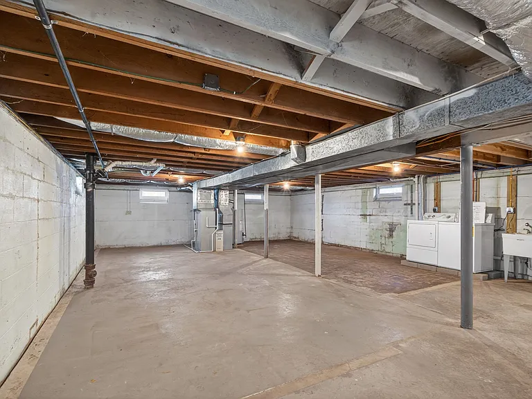 614 Park Ave — Photo 28