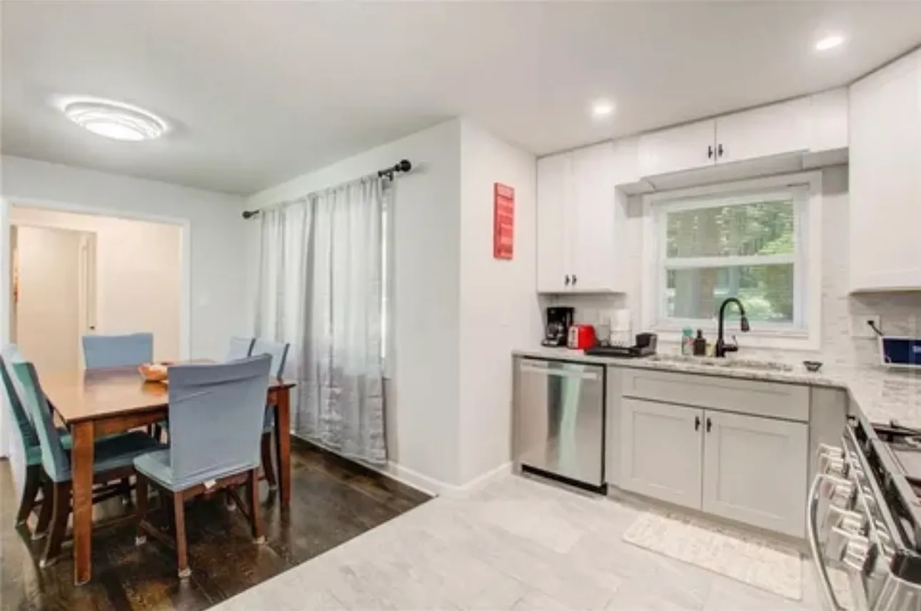 3 bed, 1094 sqft, $800 — Photo 2