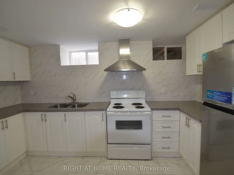 526 Poplar Ave — Photo 8