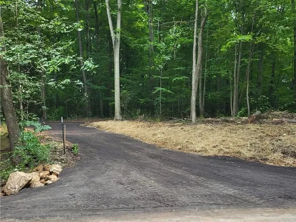 13561 Colony Ln, Burton, OH 44021