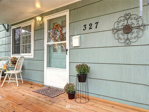 Inviting front entrance. 