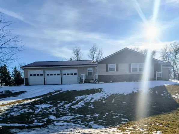 157 E Lakeshore Dr, Waubay, SD 57273