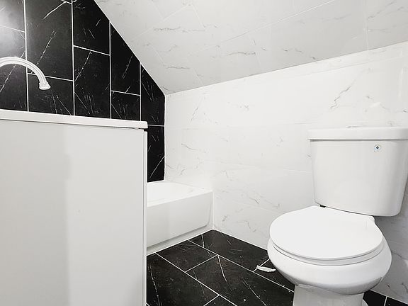 5th image of 1058 Anna St APT 1