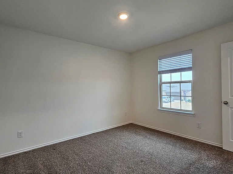 813 Fueller Dr — Photo 32