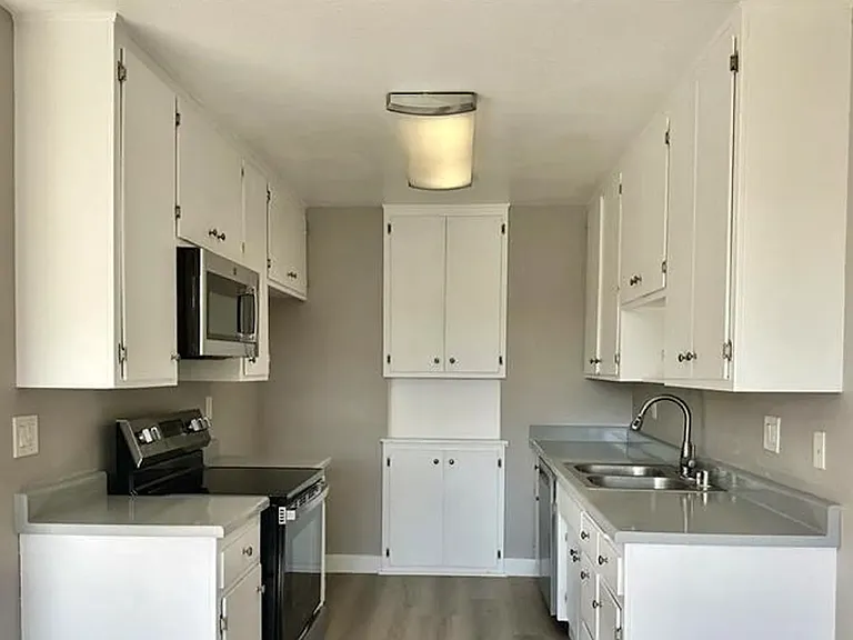 2215 Nelson Ave — Photo 1