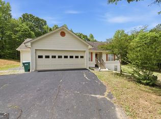 949 Smallwood Dr, Commerce, GA 30529