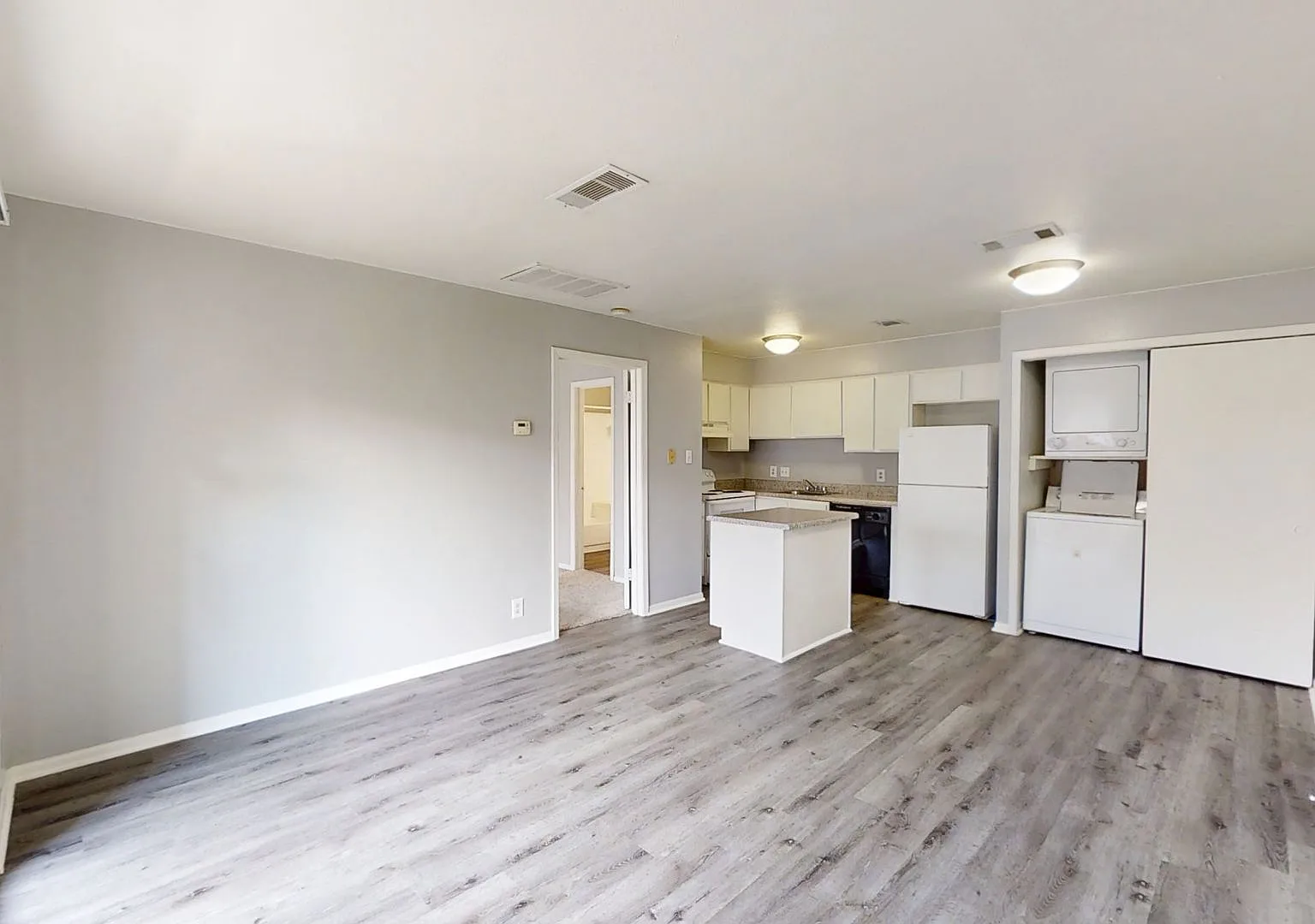Hill Country Apartments — Photo 4