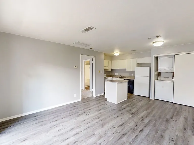 Hill Country Apartments — Photo 4