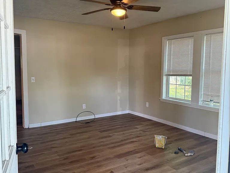 1013 Stewart St — Photo 6