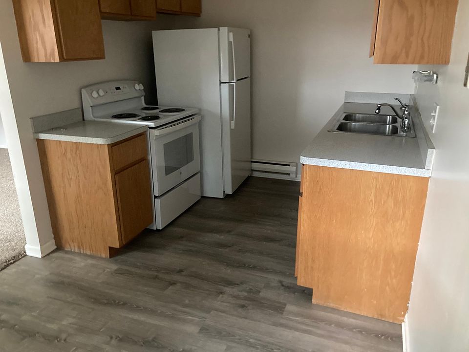 1st image of 608 Van Buren St