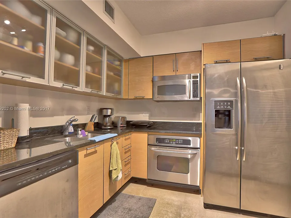31 SE 5th St #1504