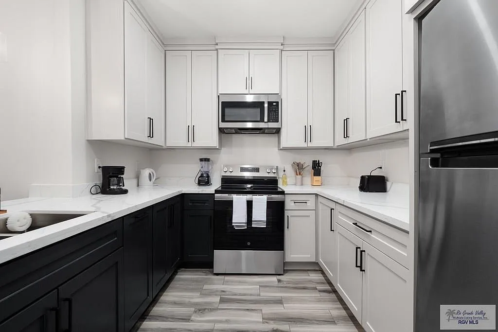 2 bed, 2.0 bath, 971 sqft, $1,650 — Photo 3