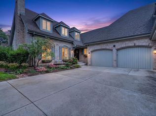 10 Tartan Ridge Rd, Burr Ridge, IL 60527