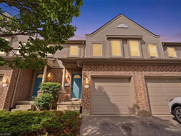 2nd image of 15 Roehampton Cres