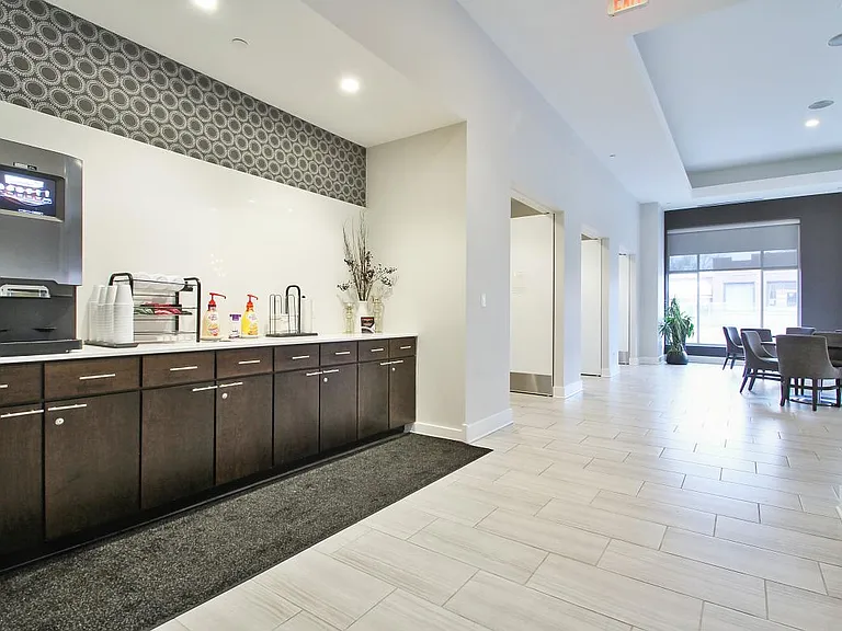 Midtown Square Apartments — Photo 9