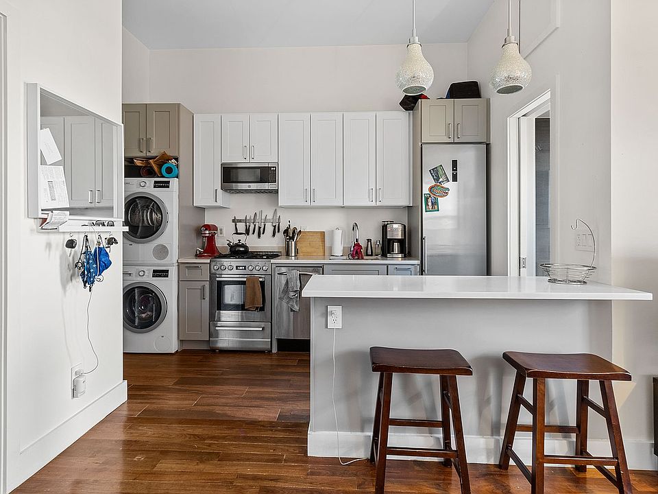 1st image of 160 Smith St APT 4F