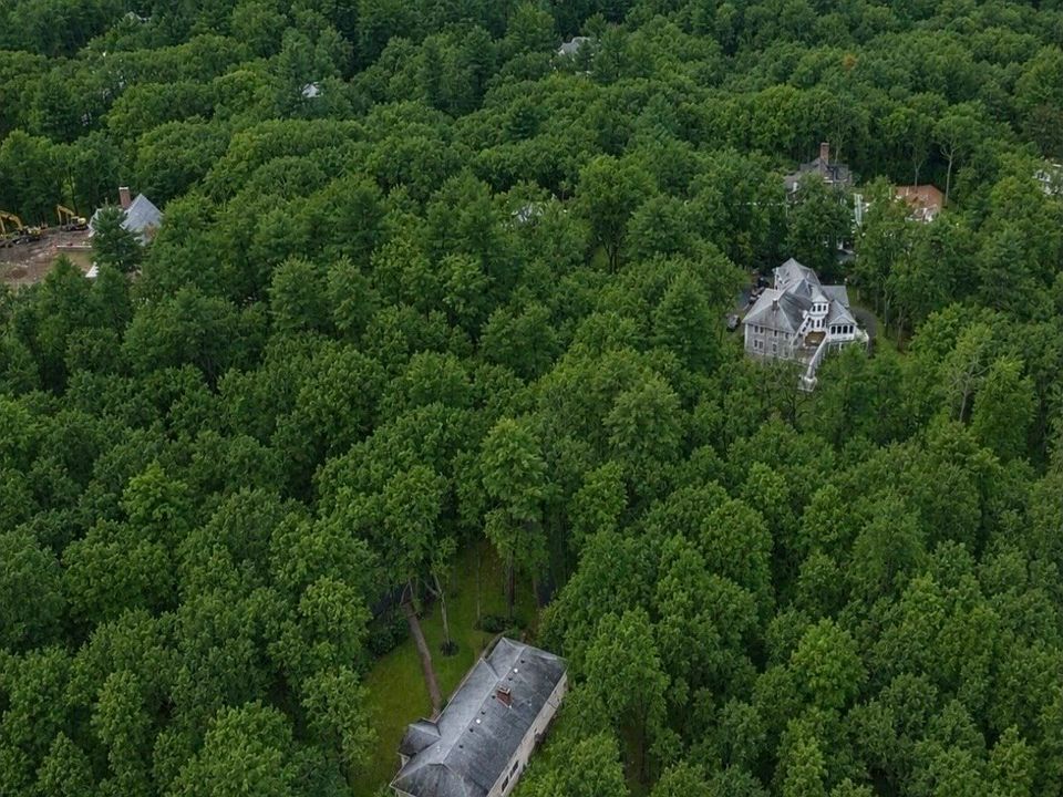 1st image of 80 Doublet Hill Rd