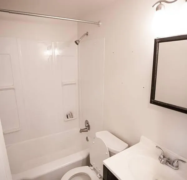 2125 Walnut St #3R — Photo 4
