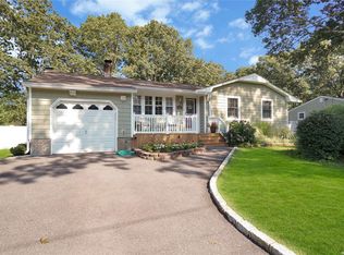 39 Crescent Bow, Ridge, NY 11961