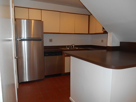 3rd image of 588 N Broadway APT 2