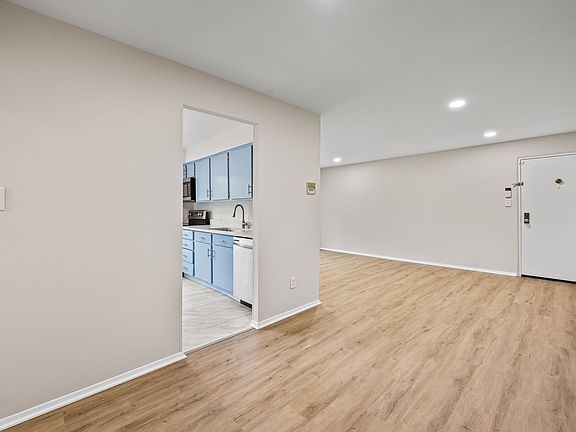4th image of 1 Summit Hill Ct APT T2