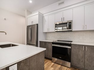 630 Churchill Ave N #202, Ottawa, ON K1Z5E8