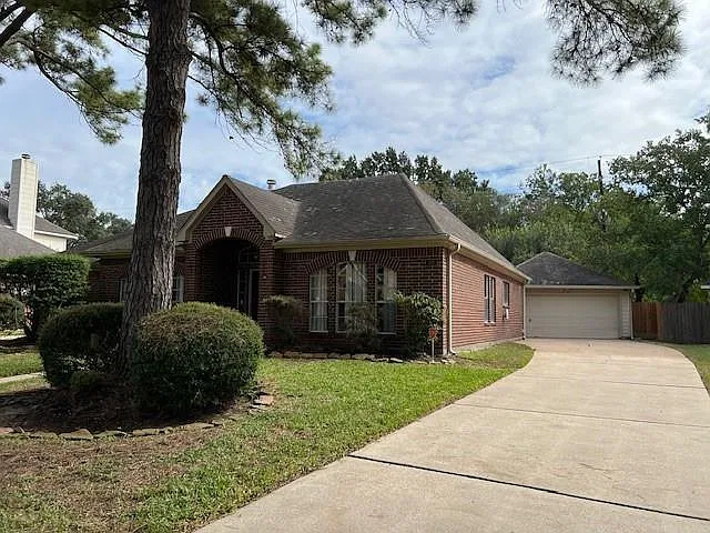 3 bed, 2.5 bath, 2632 sqft, $2,350 — Photo 4