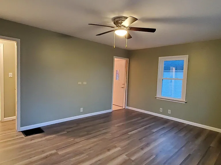 602 W Indiana Ave — Photo 4