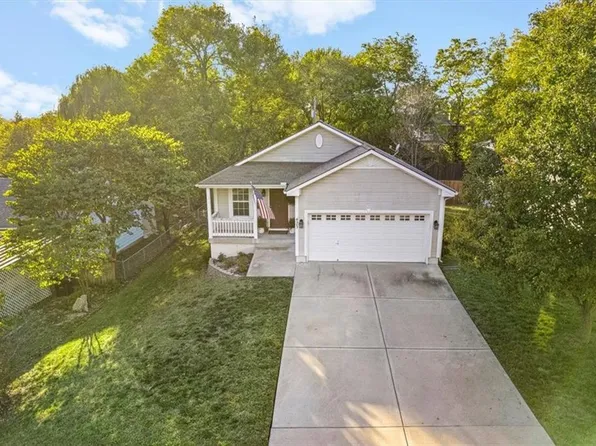 423 N Armstrong St, Pleasant Hill, MO 64080