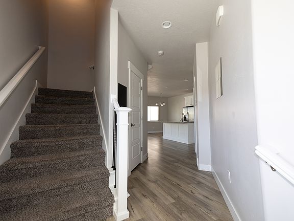4th image of 716 S 1803 W