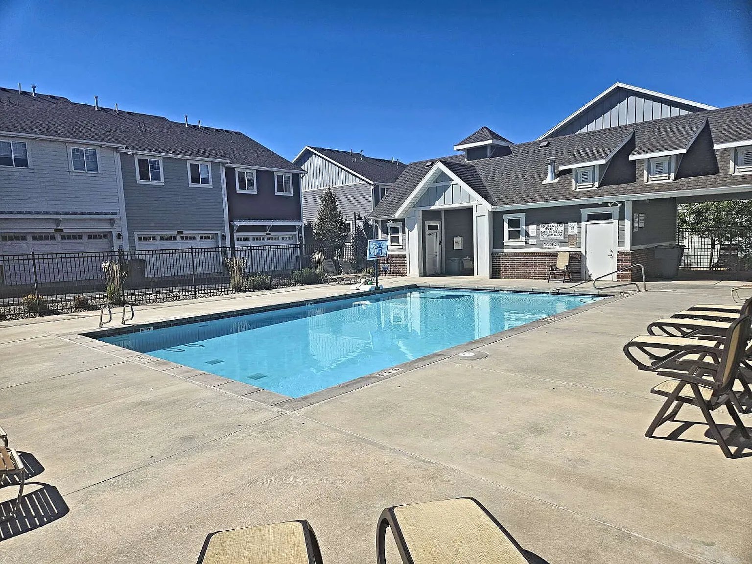 "Charming 3-Bed Townhouse with Finished Basement & Fireplace at 293 E Ellen Ln, North Salt Lake!" — Photo 3