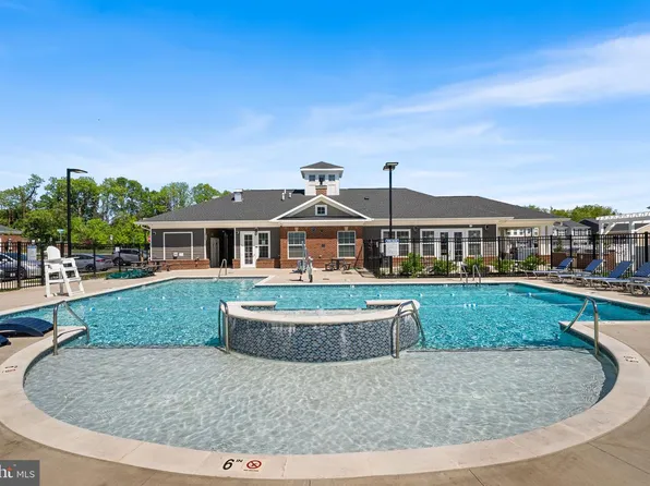 13950 Englefield Dr Unit 202, Woodbridge, VA 22193