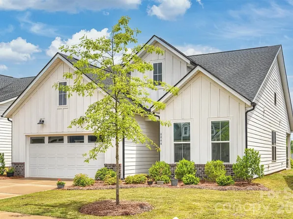 8044 Brookbank Dr, Charlotte, NC 28269